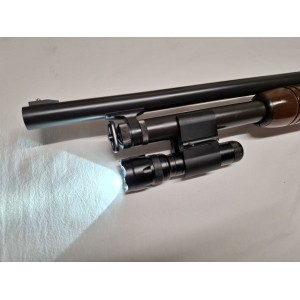 Torcia sotto canna fucile a pompa con supporto