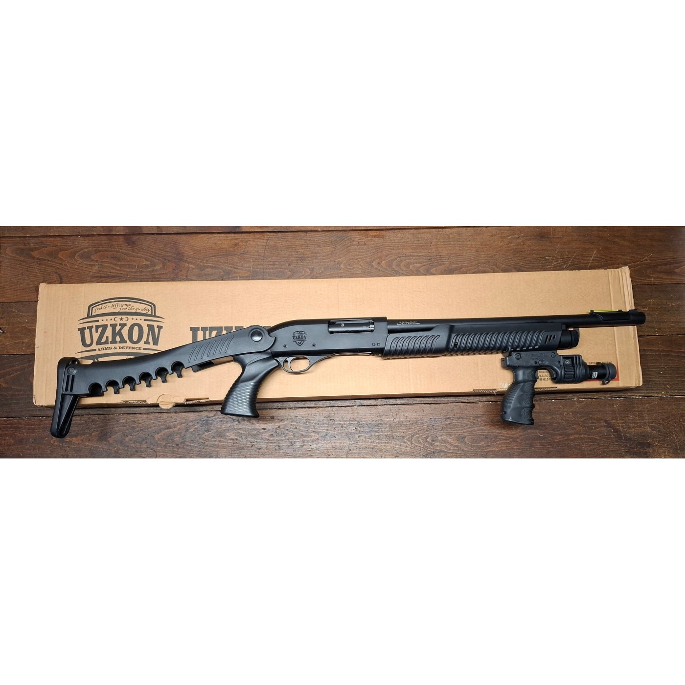 Uzkon AS-42 calibro 12 Magnum + FAB Defense T-GRIP System