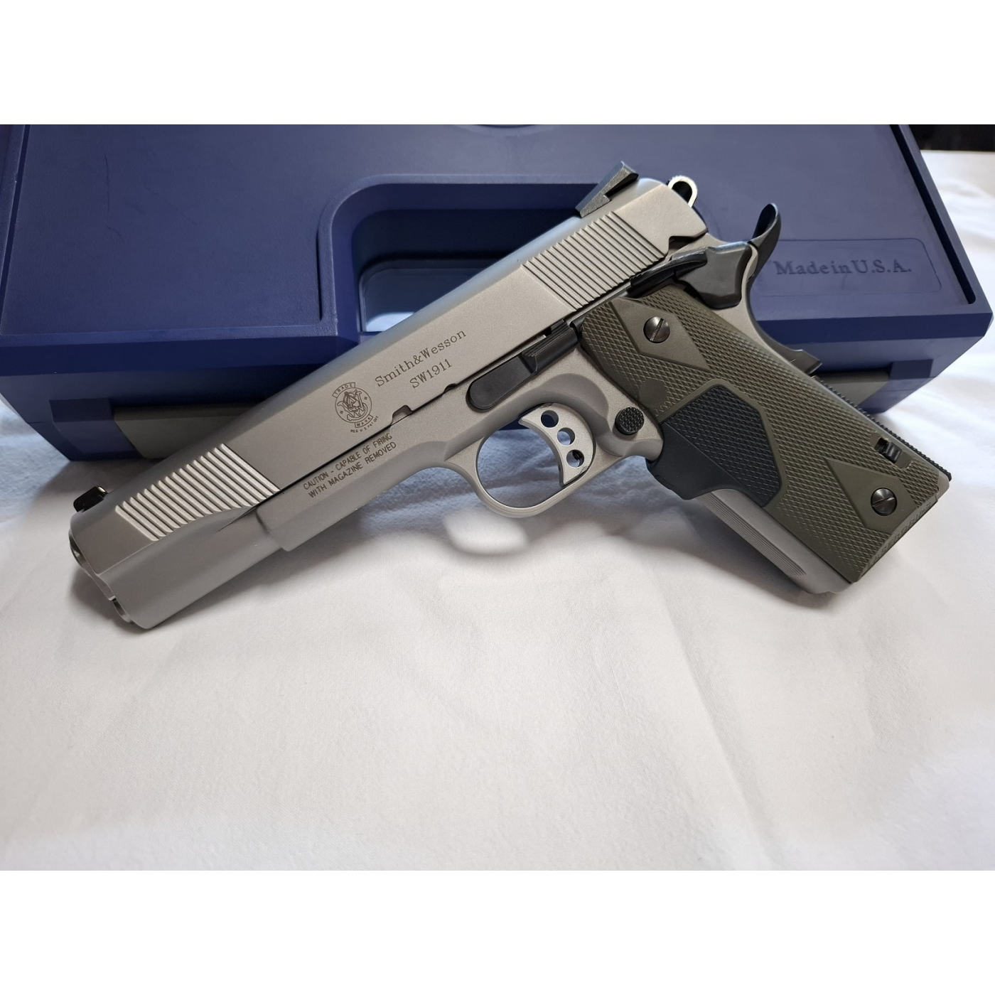 Smith & Wesson modello 1911 / Laser / calibro 45 ACP