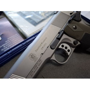 Smith & Wesson modello 1911 / Laser / calibro 45 ACP